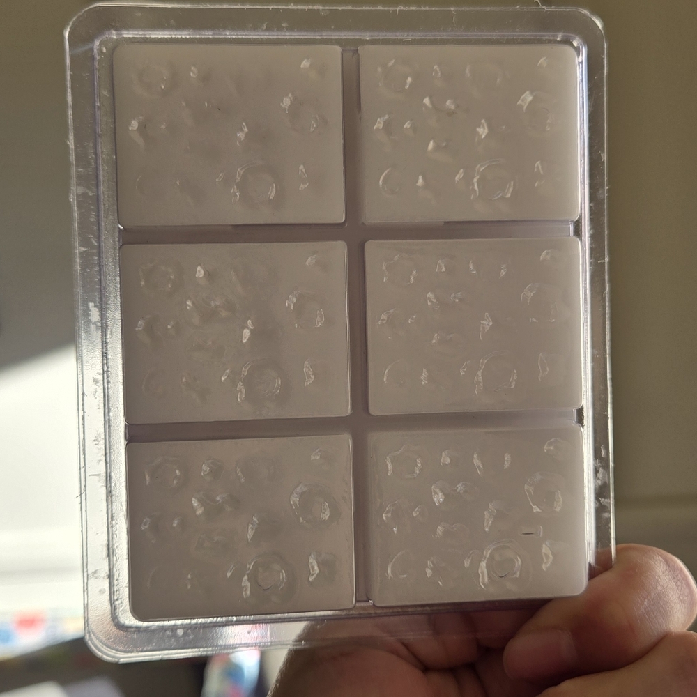 Tyler Wax Melts Trophy And Orange Vanilla Fragrance - Picture 3 of 4